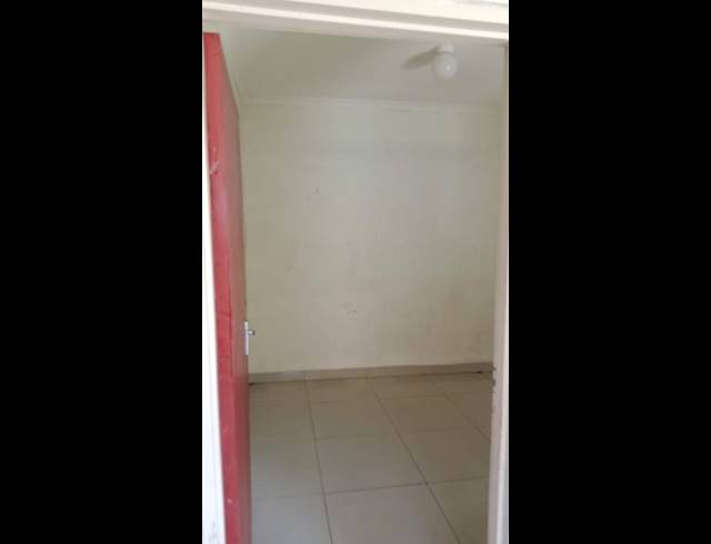 2 BEDROOM PROPERTY TO RENT IN LOMBARDY EAST